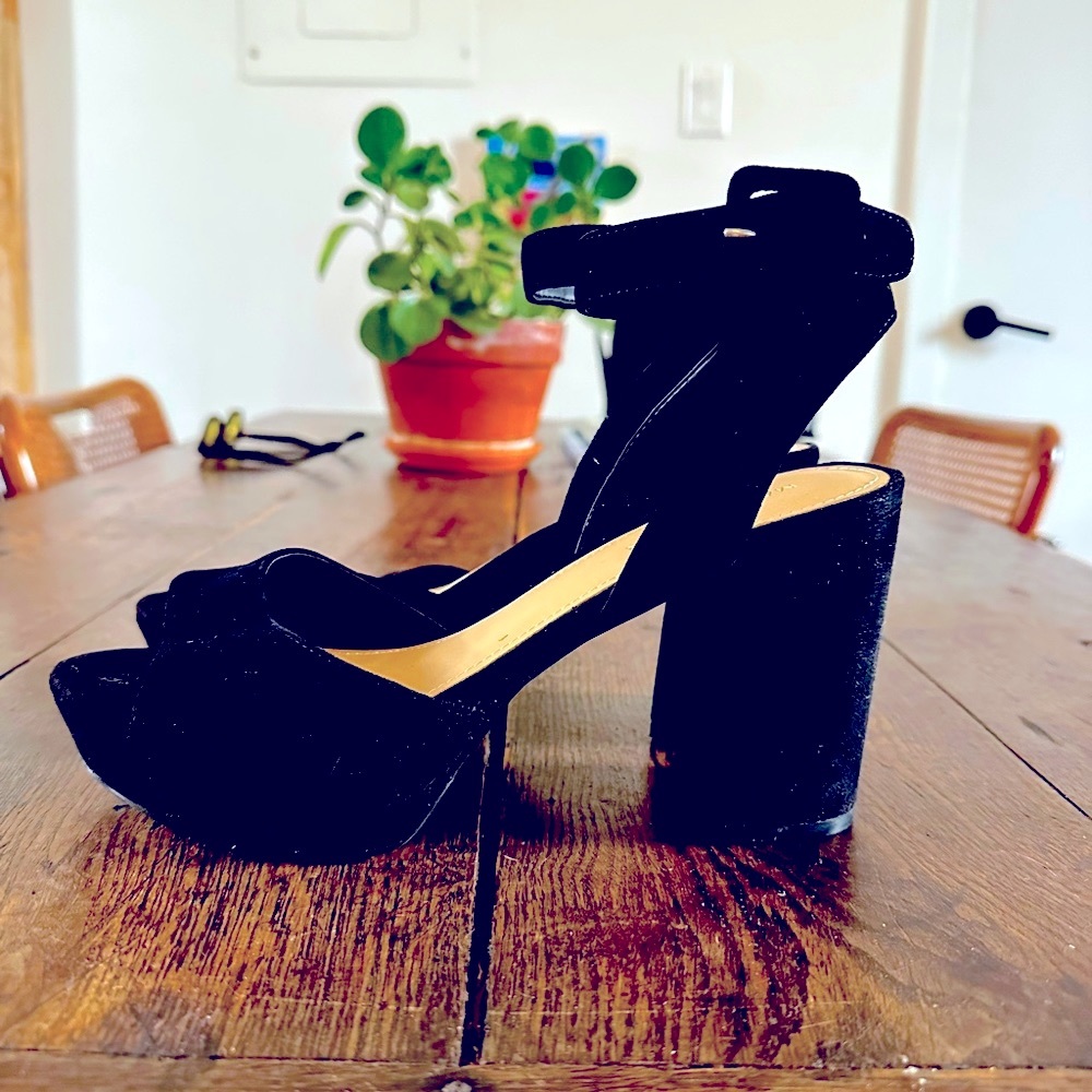 NEW Marc Fisher suede platform sandals
